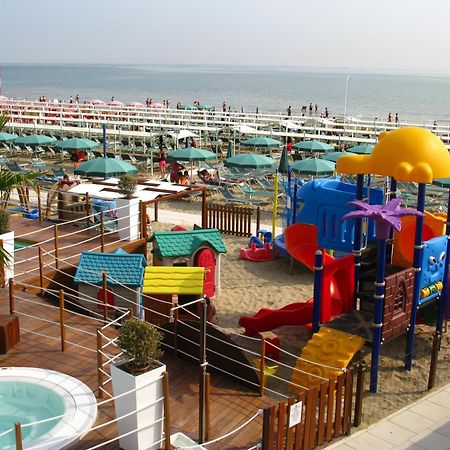 Hotel Taunus - Vista Mare Riccione Ngoại thất bức ảnh
